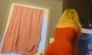 Curvy pawg canâ€™t stop twerking for strangers