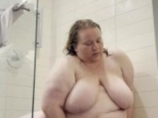 FULL VIDEO BBW Showering