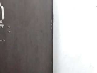 Bhabhi ko ghar me band kar ke pel diya