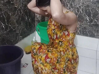 Muslim girl ko college ke bathroom me mms bna liya