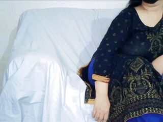 Maine aj apne desi maa ke bond mar le mari maa ke bond dai more khol gai