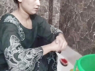 Sister in law ko bathroom me hi pakad ke chod diya
