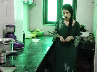 Kichen me bhabhi ki ko jabar pakad ke chod diya