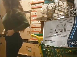 Busty fucks employee of Bodega Aurrera