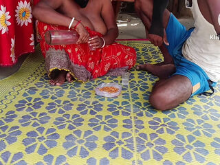 Desi bhabhi sharab pee kar land chusa