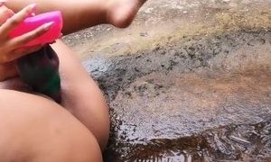 OUTDOOR FINGERPARTY: I got horny on a river hike and ride my thick dildo