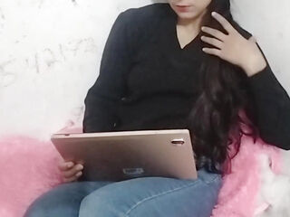 Bhabhi ko ghar bula kar bra khol ke chod diya
