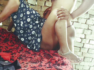 Bhaiya ne Suman bhabhi ke chut chod ke nighty me mall gira diya.indian desi village pregnant wife ki hard sexy hindi video