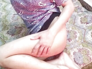 Indian Muslim girl ko paisa doodh daba kar pela