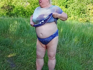 The Neighbor Undressed in the Park and Staged a Pissing