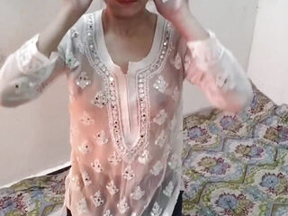 Bhabhi ko gandi video dikha kar step sister ke samne pel diya