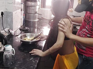 Kichen me step sister ko piche se pakad ke pel diya