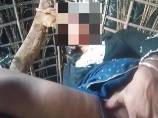 Indian masturbate in oman by finger the pussy