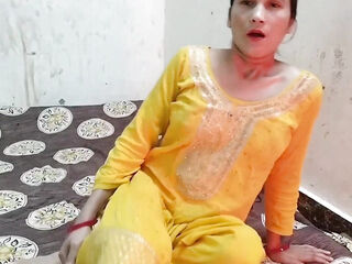 Bhabhi ko gandi video dikha kar step sister ke samne pel diya