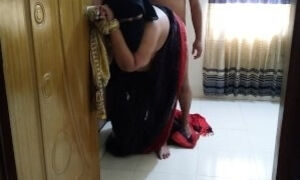 Indian sexy saree & bra wearing 55y old MILF aunty tied her hands & fuck by neighbor - Tamil Sex