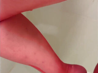 Peeing in Pantyhose