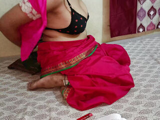 Hot Teacher Ki Chudai - Madam caught the land on the pretext of cigarettes from the student's pocket and kissed