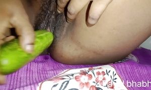 Desi sexy bhabhi is having that fun with cucumber