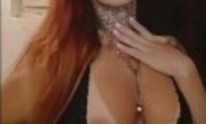 Redhead makes a video showing new lingerie, all sensual and sexy and enjoys it deliciously!