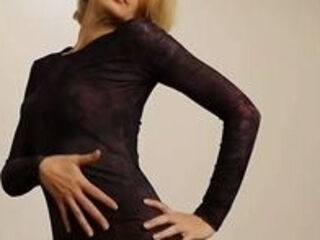 Steaming mature slender mummy feeding her twat