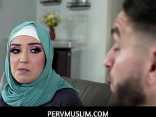 PervMuslim  -  Violet Gems&#039_ coach Peter Green fingers her tight pussy