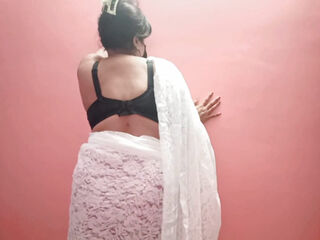 Indian Mom Saree Shows Hairy Pussy, Big Boobs Aunty Seduces in Desi Style Indian Bhabhi