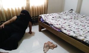 (naukrani ko Jabardasti mast chudai malik) Fuck maid with big ass while cleaning house - Painful sex