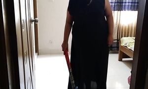 (Indian Maid Ki Jabardast Chudai malik ke beta) Indian hot Maid Fucked by the owner while sweeping house - Huge Ass Cum